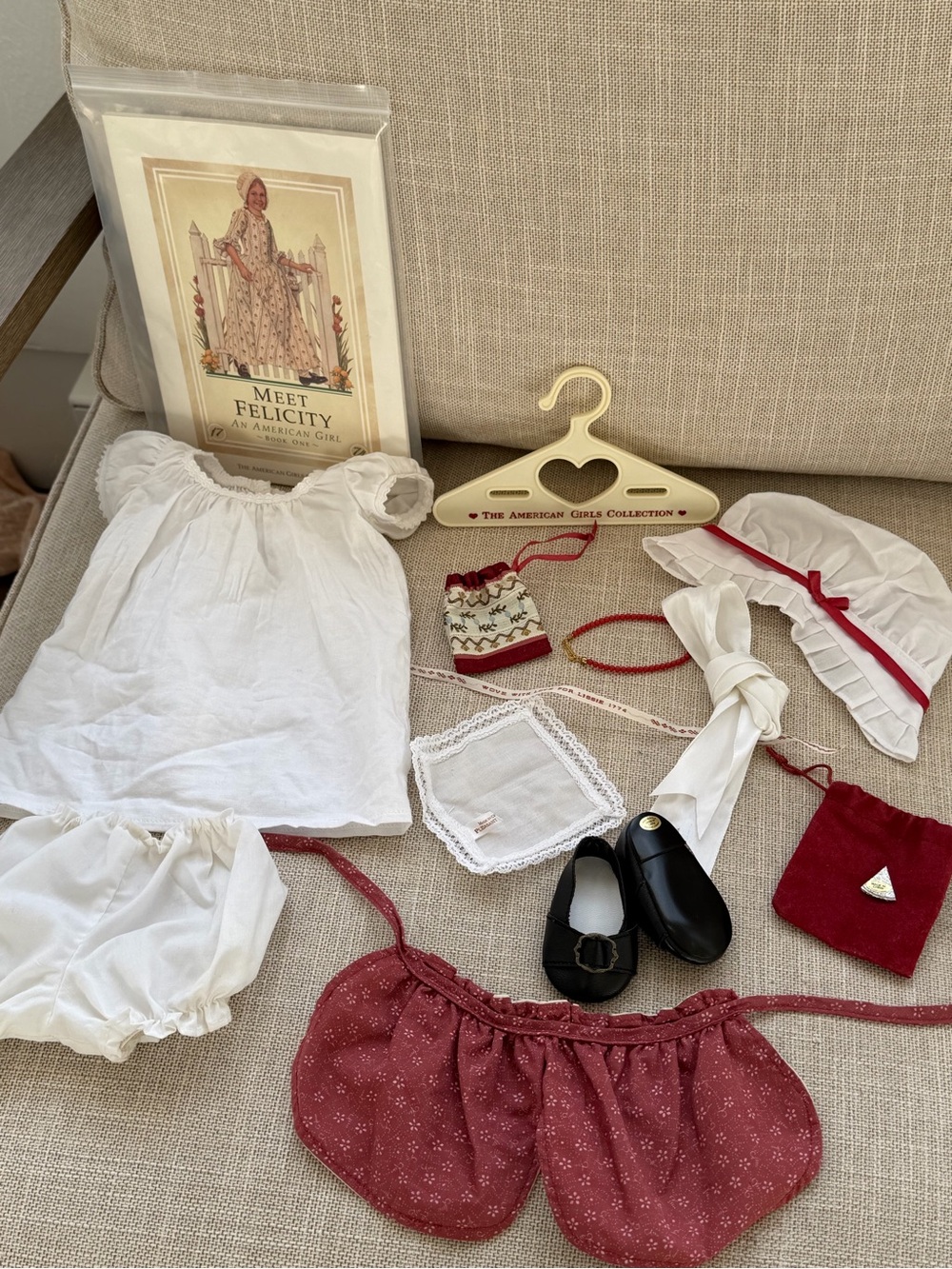 Original 90’s Pleasant Company Felicity with full meet outfit and accessories. - Picture 5 of 15